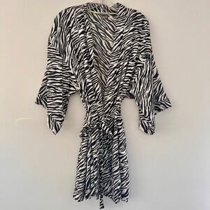 Victoria's Secret Zebra Shorty Kimono style robe Black White Poly Silk ONE SIZE